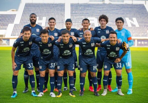 ยิงบอลฟรีเเม่นเเม่น