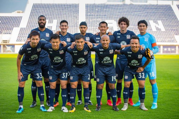 ยิงบอลฟรีเเม่นเเม่น