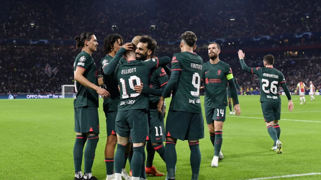 หงส์แดงดิ้นรน