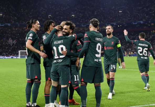 หงส์แดงดิ้นรน